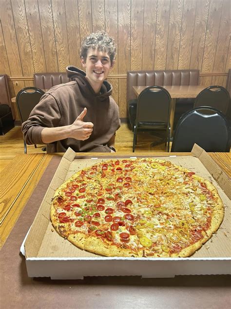 Daddy & Kay's 24-Inch Pizza Challenge - FoodChallenges.com ...