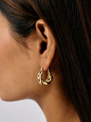 Buy Pipa Bella by Nykaa Fashion Gold Twisted Texture Hoop Earrings Online