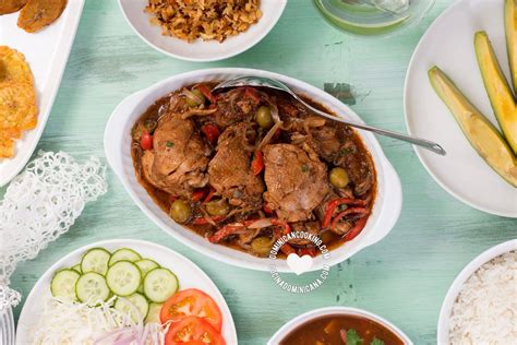 Pollo Guisado [Video+Recipe] Dominican Chicken