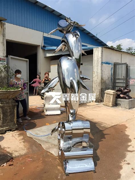 不锈钢海豚动物雕塑-宏通雕塑