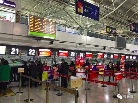 乘坐海南航空的旅客请注意，乌鲁木齐国际机场T2航站楼21到27号柜台是专属柜台！
