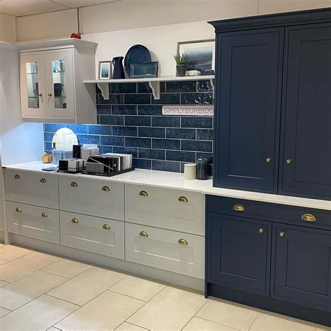 Benjamin Moore light paint colors for kitchen cabinets