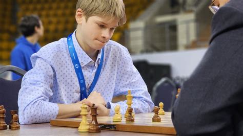 World Rapid 2022 Day 1: Magnus Carlsen channels the spirit of Bobby ...