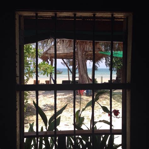 CASTAWAYS BEACH BAR & BUNGALOWS (Sihanoukville) - Guesthouse Reviews ...