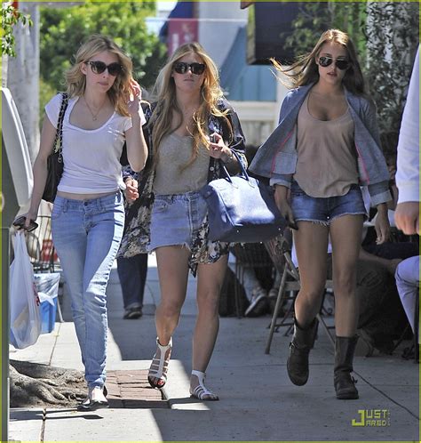 Full Sized Photo of emma roberts drybar run 02 | Emma Roberts: West ...