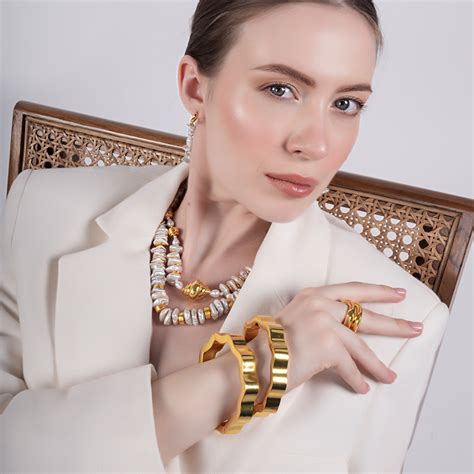 Luxury Aqua Bracelet – Exclusive Online Shopping at The Luxe Maison