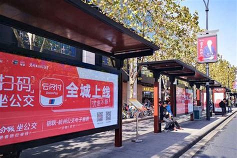 上海公共交通委65寸公交传媒广告机_申跃科技