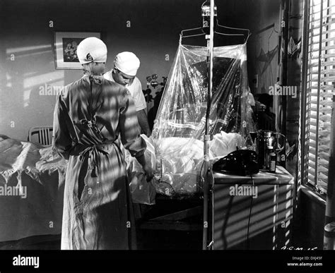 THE AMAZING COLOSSAL MAN Stock Photo - Alamy