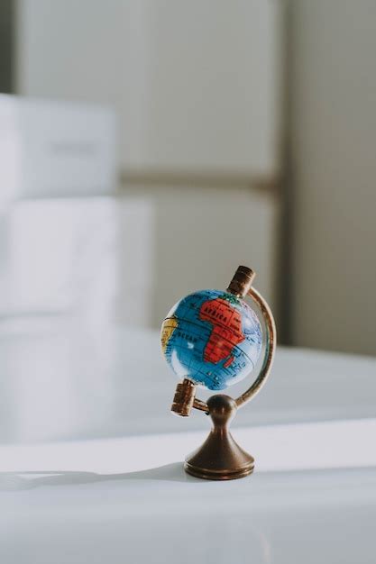 Small Desk Globe 的图像结果
