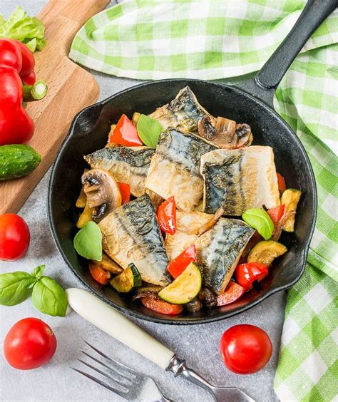 Рецепт жареной скумбрии с летними овощами с фото пошагово на Вкусном Блоге