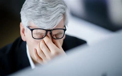 Experts link chronic workplace stress to rise in post-work headaches