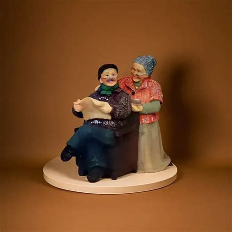 Small Resin Dada and Dadi Showpiece for Home Decoration