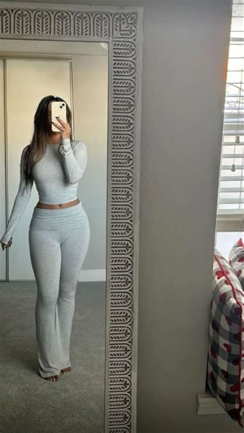 Pin by Sara Mårtensson on Fashion | Flared legging outfit, Outfits with ...