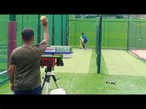 Cricket bowling Machine - Automatic Cricket Bowling Machine Trader ...