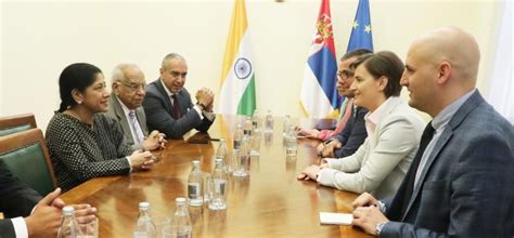 Vlasnica IMT-a kod Brnabićeve: Ovo je novi traktor iz Srbije - B92