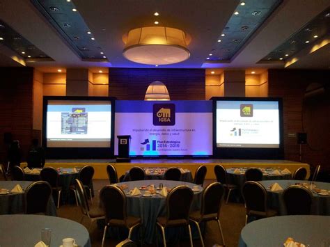 Montaje de escenografía para la Junta de dirección de IGSA, México DF