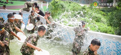 重庆大足：荷塘打水仗 清凉大对决-人民图片网