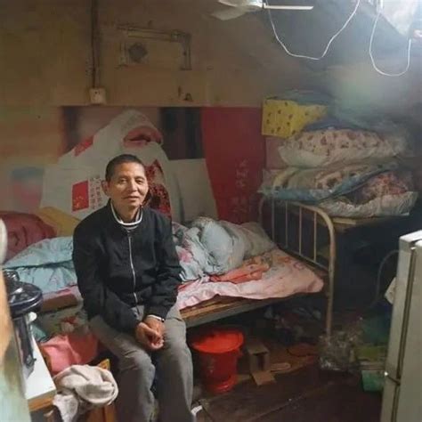 上海65岁男子无儿无女又身患残疾…看到动迁的新房连问：是我的房子吗？