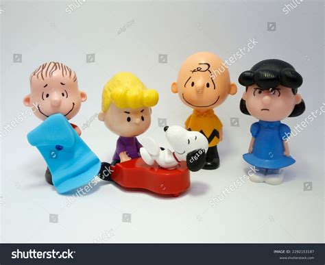 323 Snoopy Y Sus Amigos Images, Stock Photos & Vectors | Shutterstock