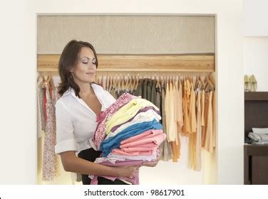 Sorting Clothes 的图像结果