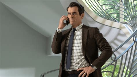 Watch Modern Family Episode 14 on Disney+ Kuwait | English Spanish ...