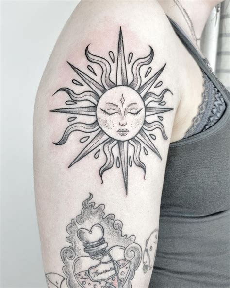 Henna Tattoo Shoulder Sun