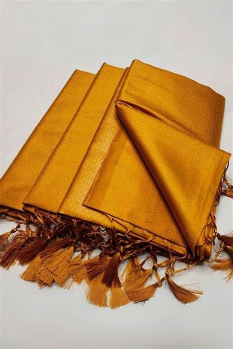 Murmurous Yellow Kanjivaram Silk Saree With Imbrication Blouse Piece ...