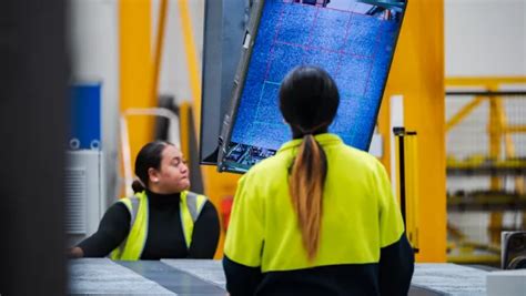 Local Manufacturing 的图像结果