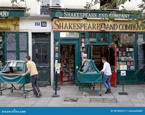 Shakespeare and Company Bookstore in Paris, France Editorial Stock ...