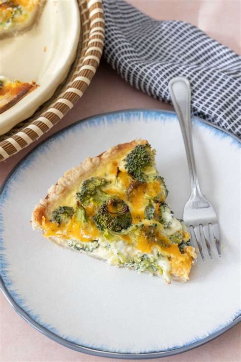 Easy Broccoli Cheddar Quiche - stetted