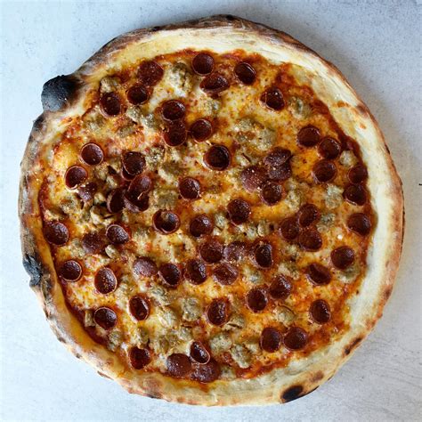 [homemade] Garlic bread pepperoni pizza. : r/food