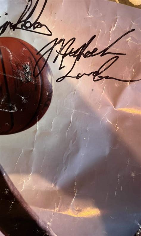 Is this a real Michael Jordan signature? : r/Autographs