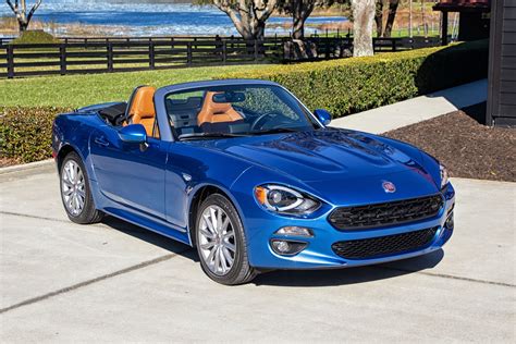 2017 Fiat 124 Spider Lusso | GAA Classic Cars