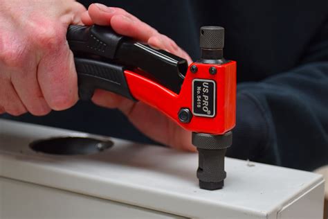 +Using the Fastenpro Threaded Insert Rivet Gun 的图像结果