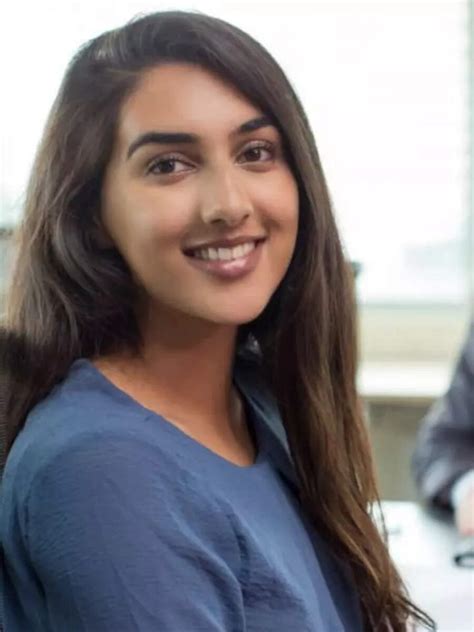 Best Job for Hindi Language Specialist How to Become Hindi Translator ...