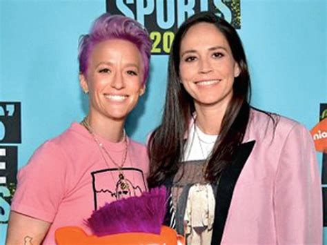 Women's footballer Repino got engaged to girlfriend Sui Bird | ખુશખબર ...