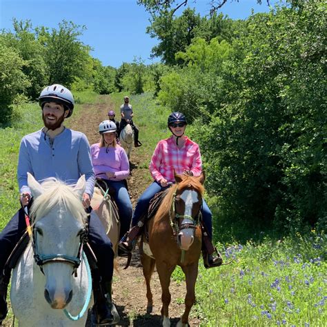 TRAIL RIDES - Maverick Horseback Riding