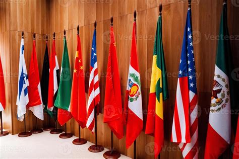 World Flags Circle Frame 的图像结果