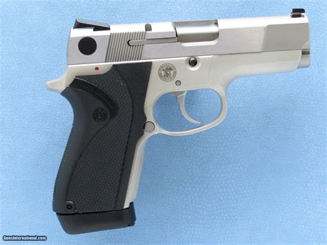Smith & Wesson Model 4006 Performance Center "Shorty Forty", Cal. .40 S&W