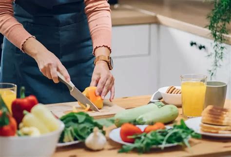 Menopause Nutrition: A Guide to Balanced Eating for Women