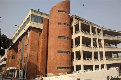 PGIMER Chandigarh Contact Number, Address & Map - CollegeBatch.com