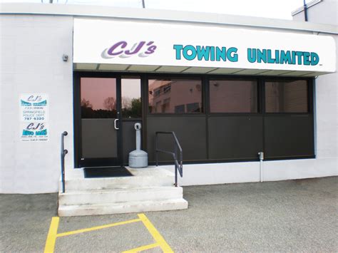 CJ's Towing Unlimited - Springfield, Massachusetts, Auto Towing Capacity, Tow Truck Services