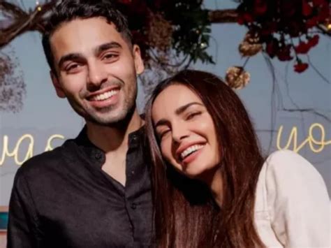 Housefull actress Shazahn Padamsee shines in elegant ivory lehenga in ...