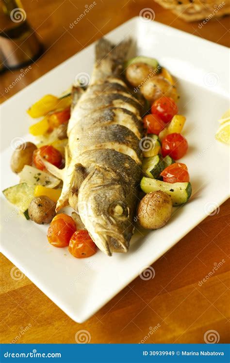 Grilled Sea Bass with Vegetables Stock Image - Image of meal, lettuce ...