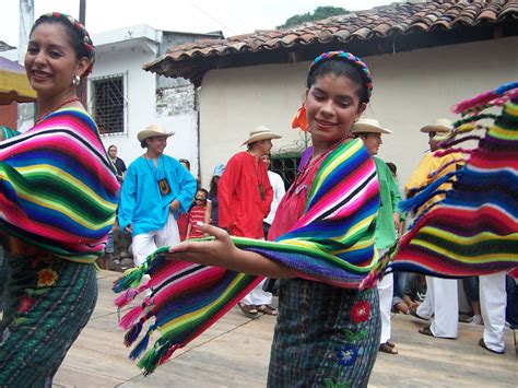 Traditional dancers / Traditionelle Tänzer, Panchimalco, El Salvador ...