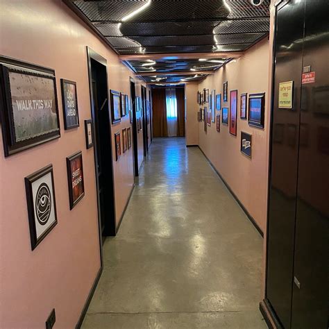 DAVE LEVINSKY - SON OF A BROWN (Tel Aviv) - Hotel Reviews & Photos ...