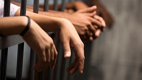 Mumbai Crime: Oshiwara Police Bust International Drug Racket, Seize ...