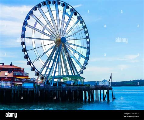 Ferris wheel on the Seattle waterfront. Photo/illustration Stock Photo ...