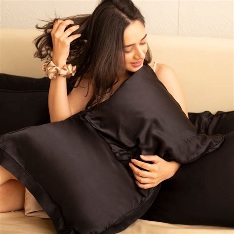 6 reasons why you must invest in a silk pillowcase right away! – Spotstyl