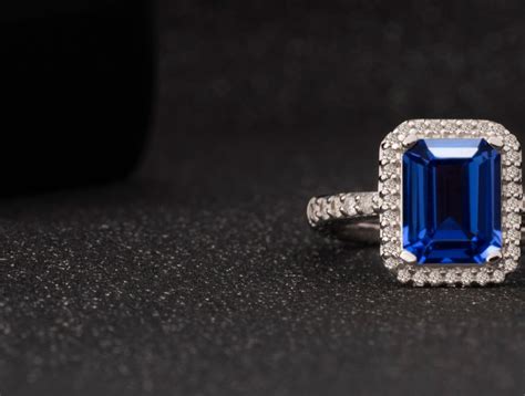 Diamond jewellery in fine gold & platinum | GLAMIRA.in